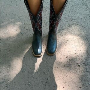 Women’s Cowgirl Boots. Macie Bean